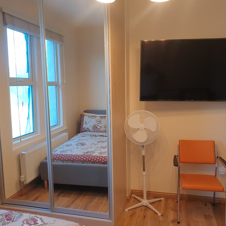 Aspen Dwo · London Luxury 2 Bedrooms, Sleeps x 8, near station