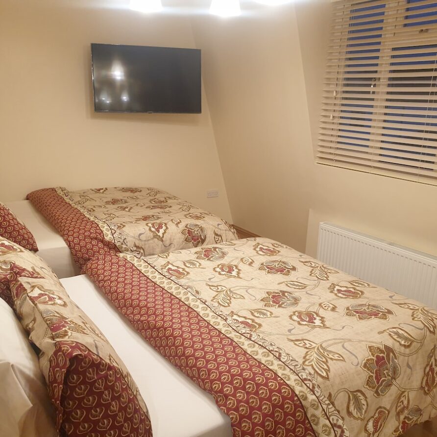Jasmine · London Luxury 3 bedroom flat, 2 bathrooms, parking