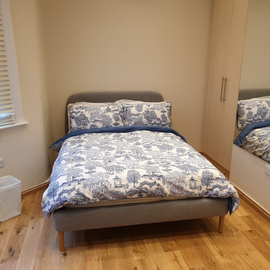 Lotus · London Luxury 1 bed studio 4 mins from Ilford Stn