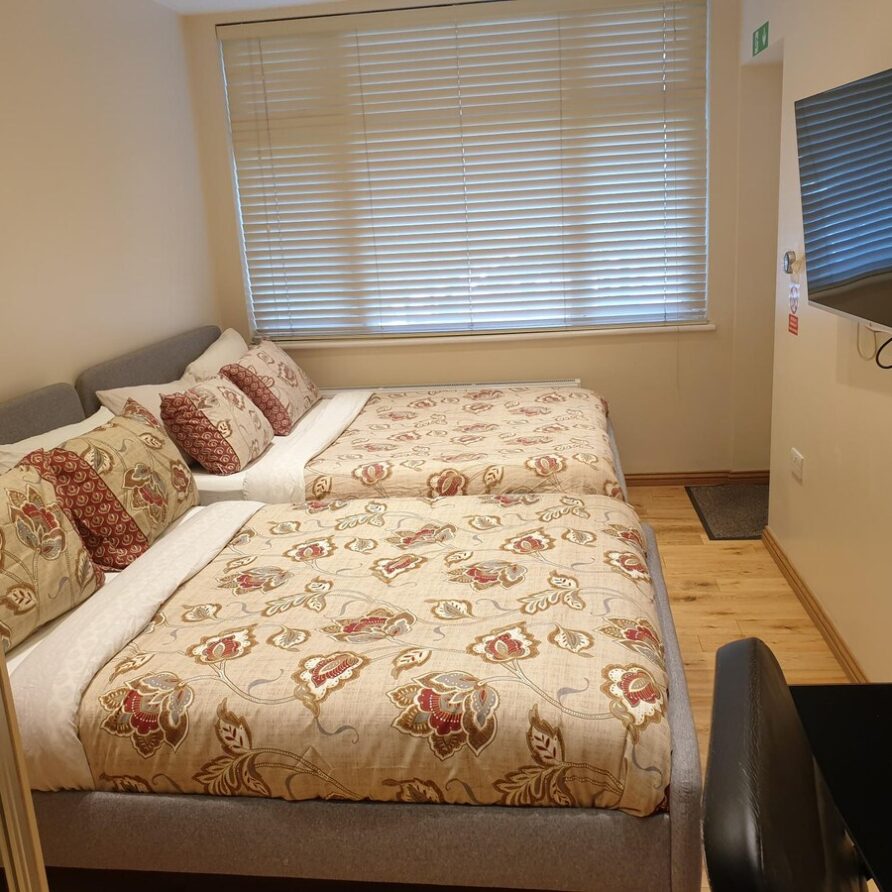 Mayflower · London Luxury Studio Redbridge Stn#4 FREE PARKING!