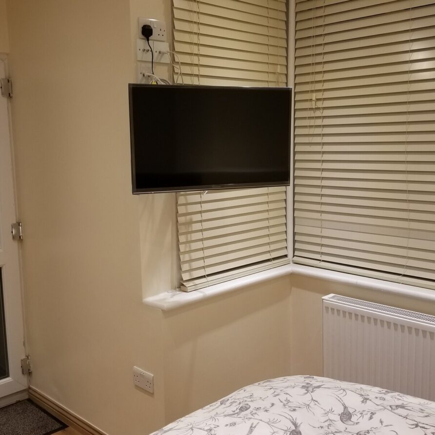 Orchid · London luxury studio Redbridge Stn#1 FREE Parking