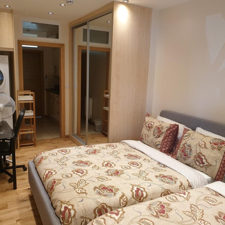 Phoenix-apt · 3 Bed, sleeps x10, 2 bath, free parking, near tube