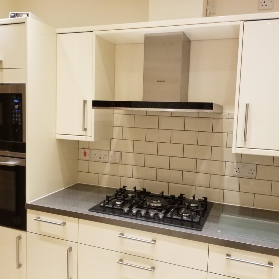 Rose · London Luxury Flat for 2 Redbridge Stn + parking
