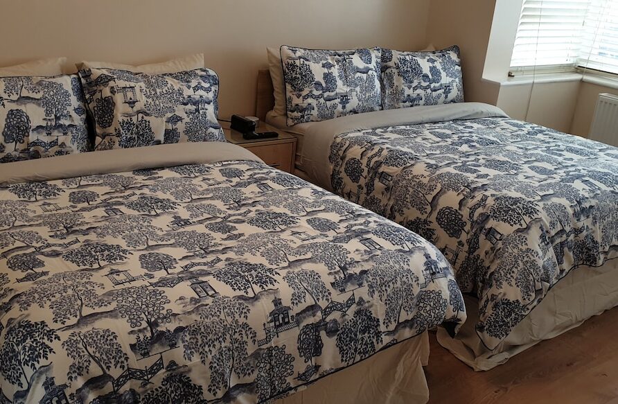 Sandy · London Luxury Flat Redbridge Stn free parking. #5